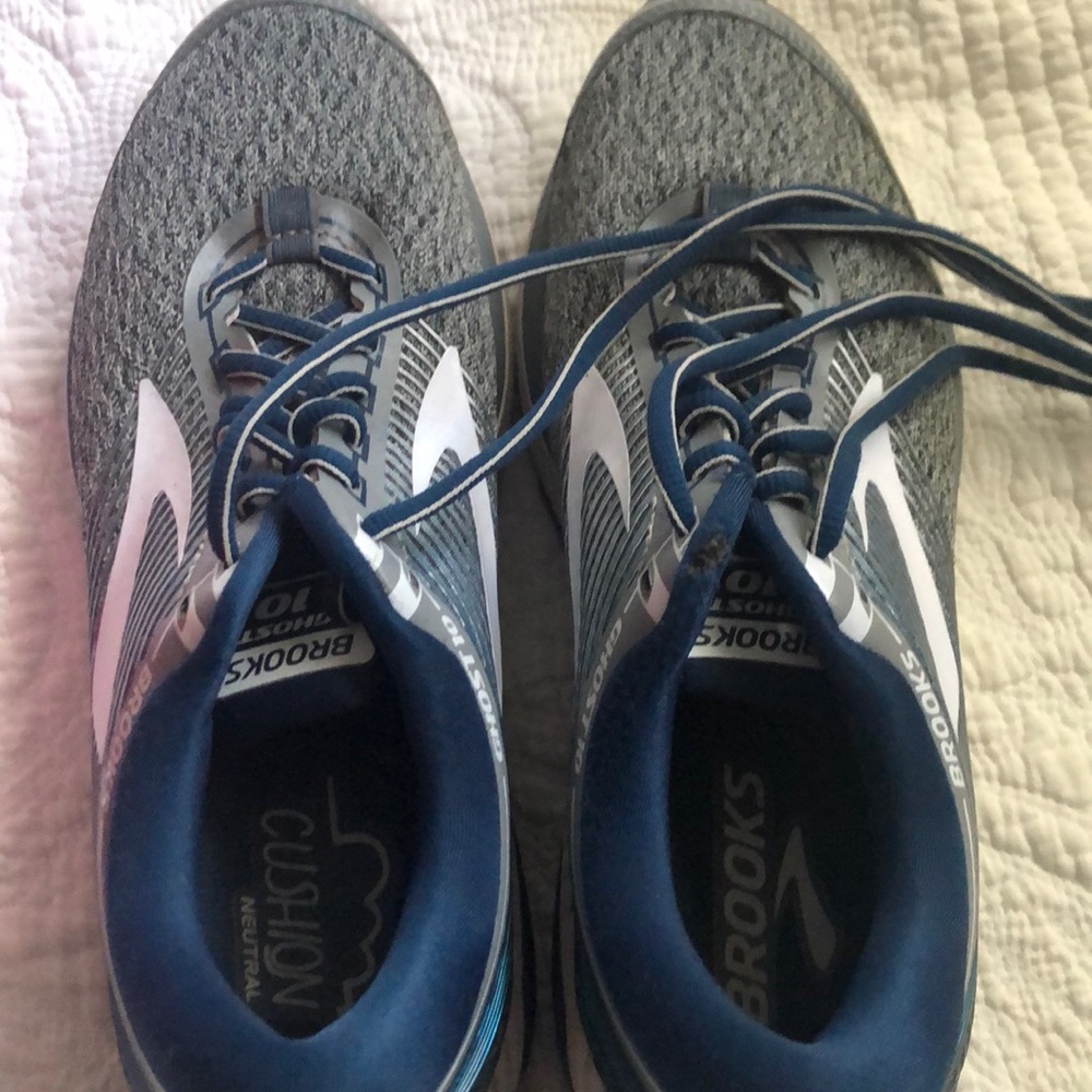 Ghost brooks size 8 medium D width